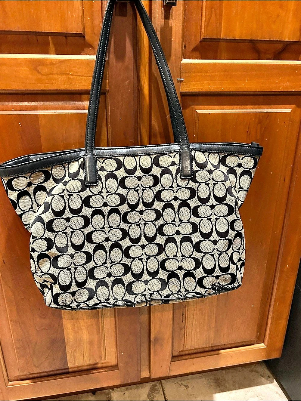 Coach Signature Gallery Tote in Black & Beige